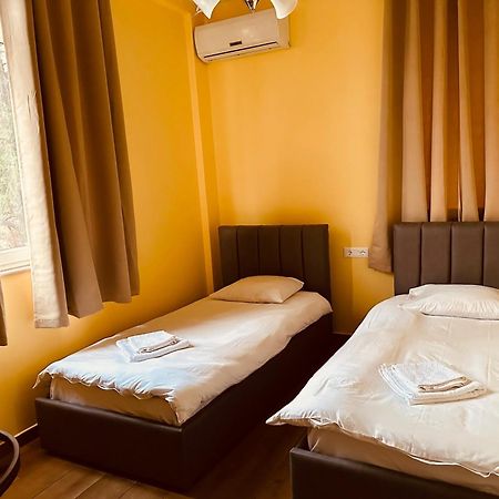 Auto Tana Guest House Тирана Екстериор снимка