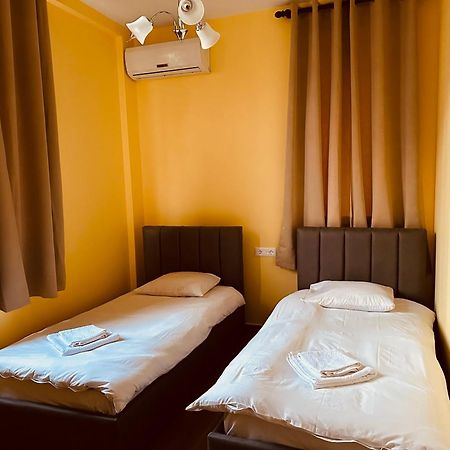 Auto Tana Guest House Тирана Екстериор снимка