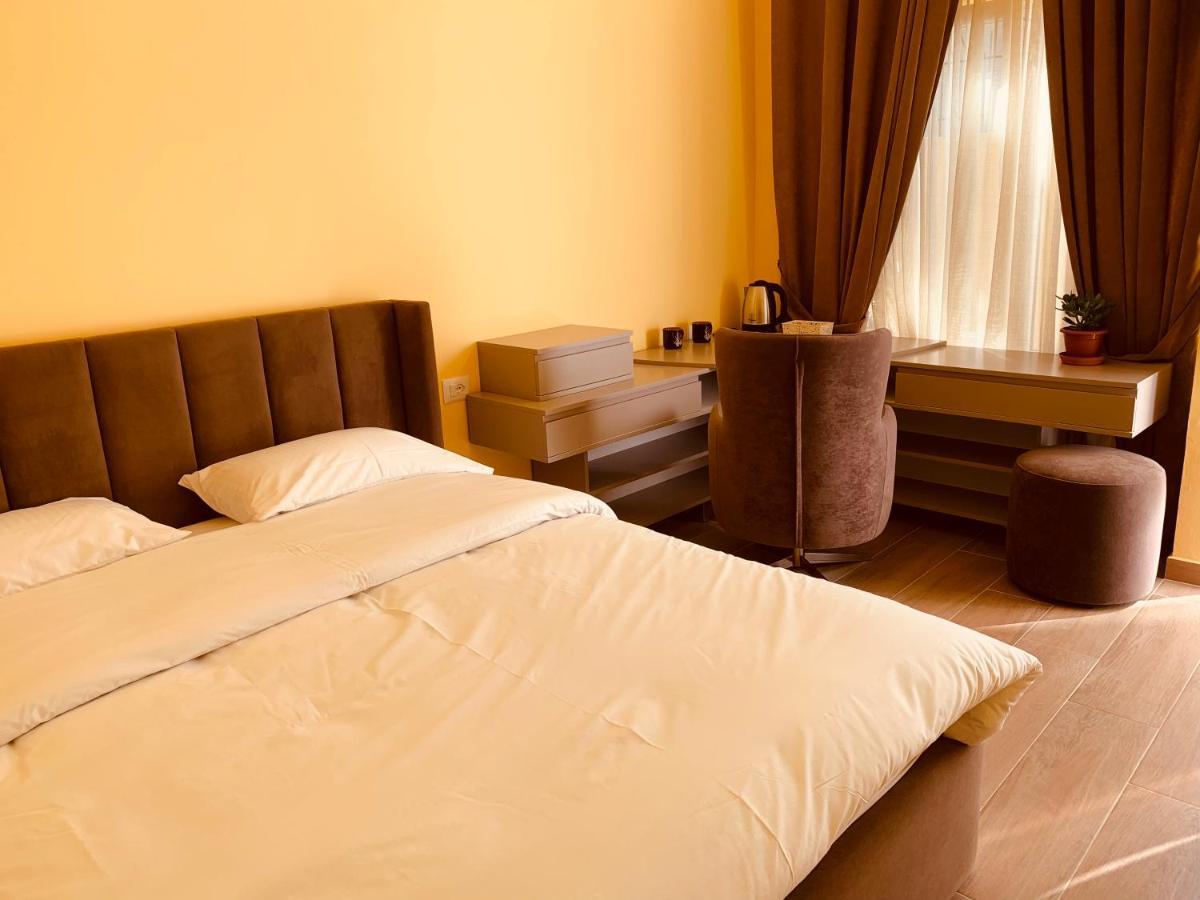 Auto Tana Guest House Тирана Екстериор снимка