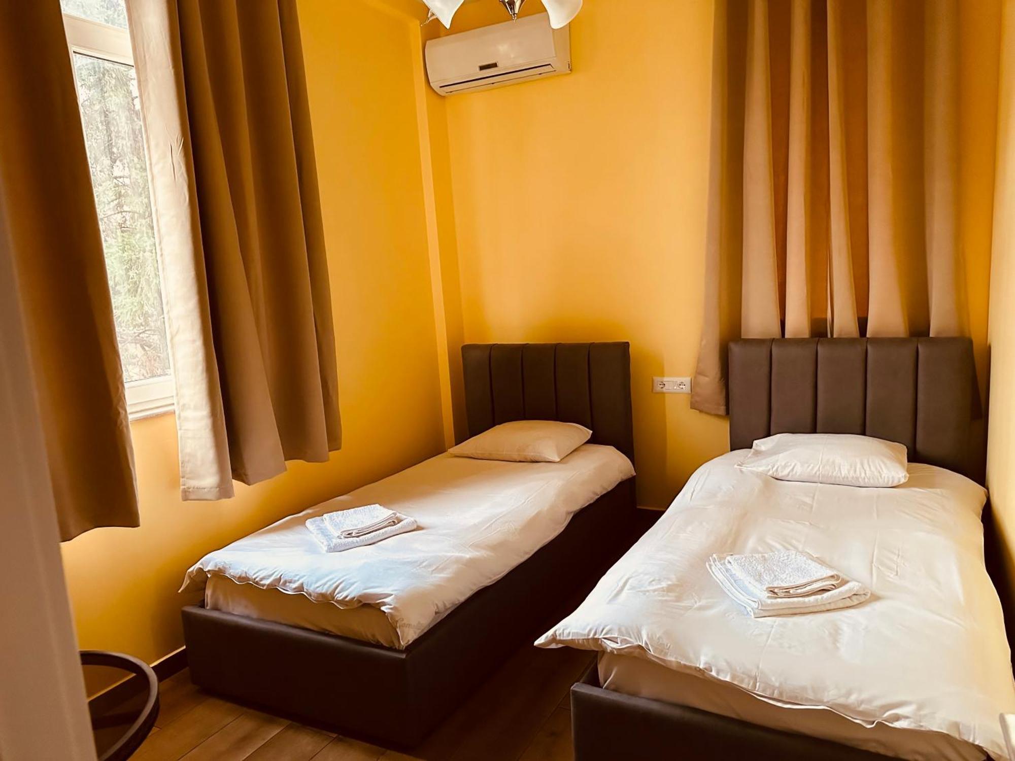Auto Tana Guest House Тирана Екстериор снимка