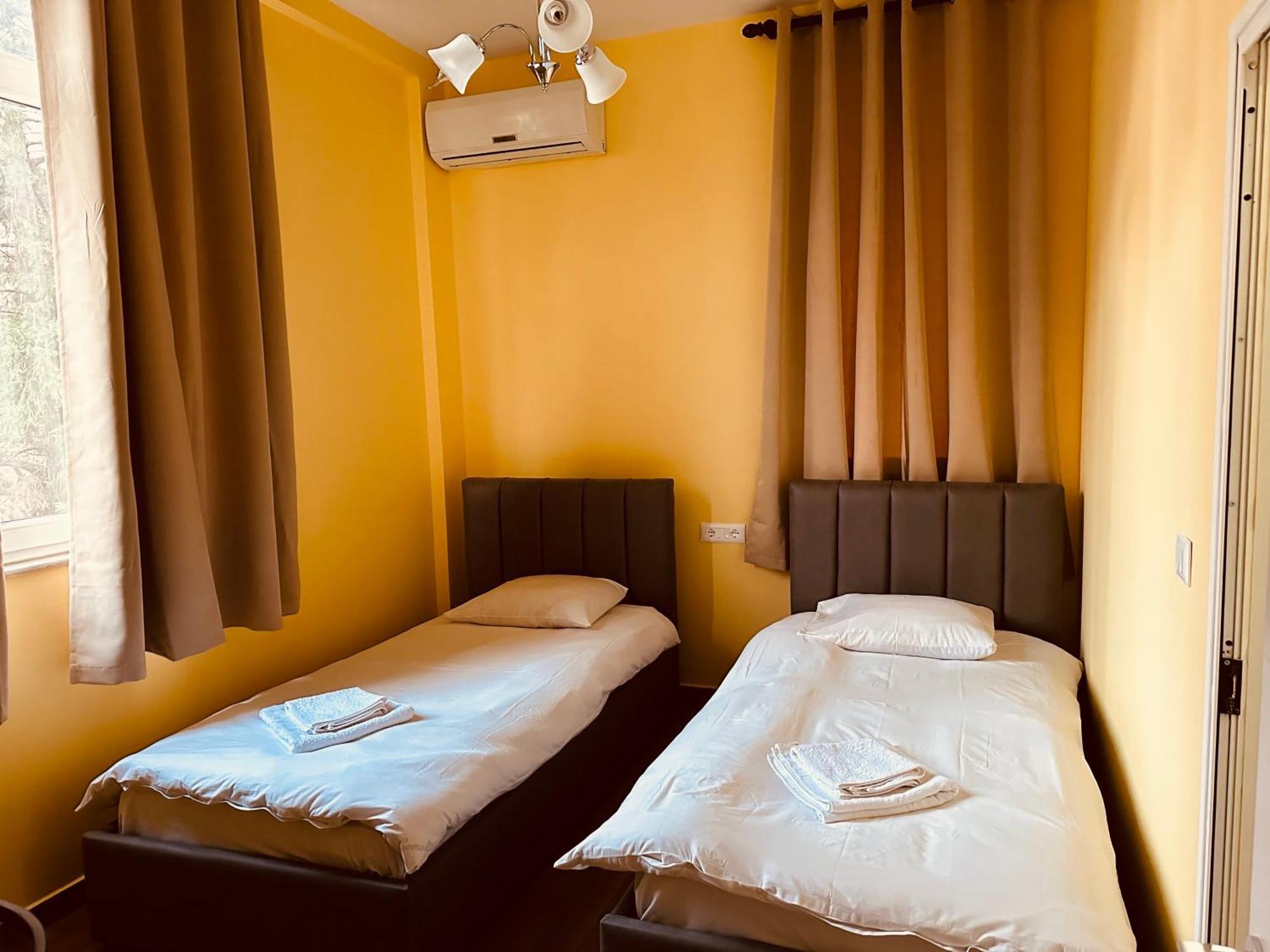 Auto Tana Guest House Тирана Екстериор снимка