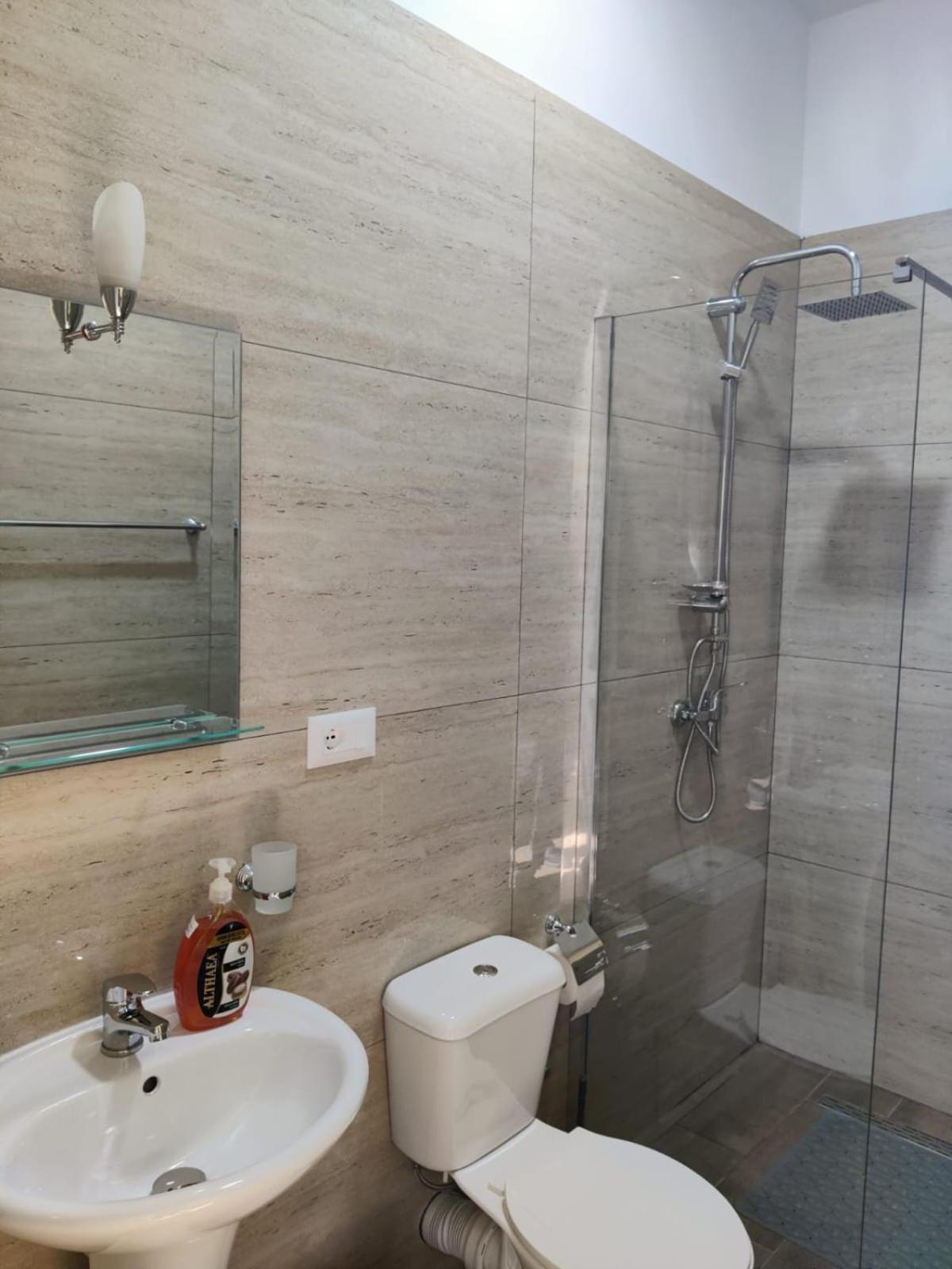Auto Tana Guest House Тирана Екстериор снимка