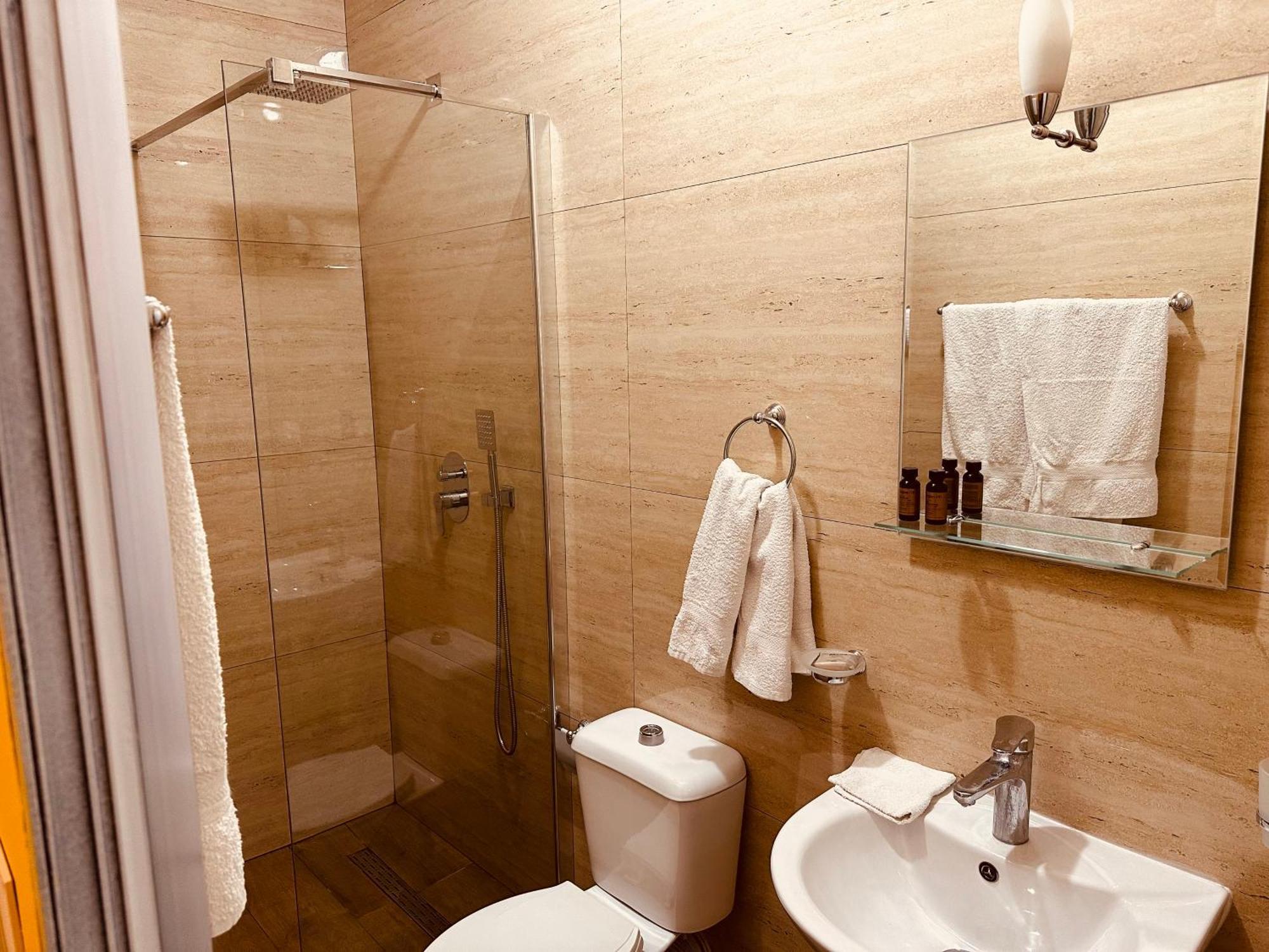Auto Tana Guest House Тирана Екстериор снимка